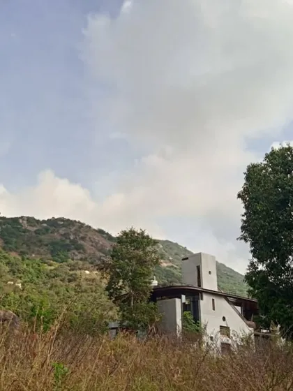 The Soham house declares its oneness with the landscape. The structure doesn't dominate the mountain; it communes with it. This is the core of context-responsive architecture, creating a building that feels as if it has always belonged to its site.