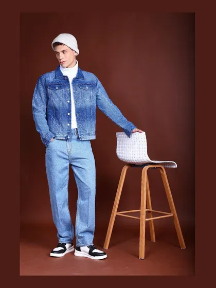 Here’s an example of my clean, commercial menswear styling for Highlander. The focus is on a classic denim-on-denim look, styled with a simple white turtleneck and beanie for a timeless winter catalog shot.