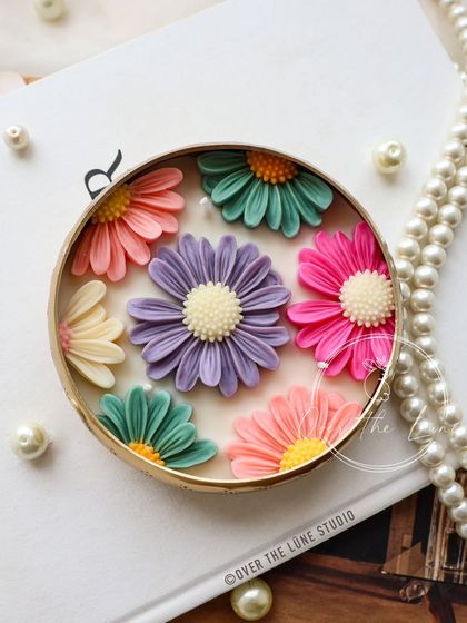 Over The Lune Studio - Custom Event Favors & Bulk Gifting Floral Candles: Urlis, Jars & More photo 13