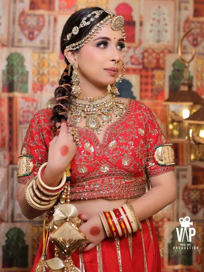 This pose highlights the hathphool and chooda, showing how hand jewellery is essential for completing the bridal ensemble. The model is wearing our full Rajwada kundan set.
