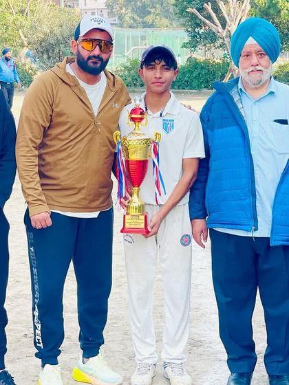 Presenting the trophy to one of the key players. Teamwork makes the dream work.