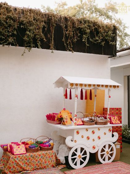 A traditional cart filled with colorful potlis and bangles served as a favor station at the Punjabi Mehendi. This interactive element allowed guests to take a piece of the celebration home with them.