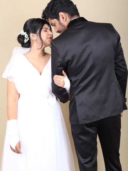 An intimate and romantic shot. The bride's makeup is soft and elegant, with a simple hairstyle that completes the timeless look.