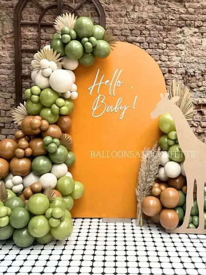 The full view of the safari-themed baby welcome decor, perfect for a gender-neutral celebration.