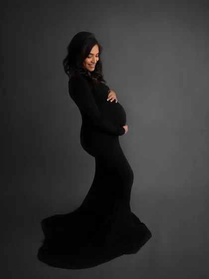 Using a dark background makes the silhouette just as powerful. The mom-to-be's form is beautifully defined in this classic and moody maternity portrait.