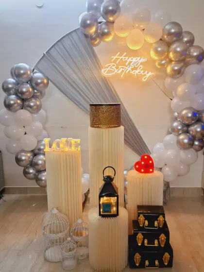 Another view of the silver and white balloon ring, a versatile and elegant option for any at-home celebration.