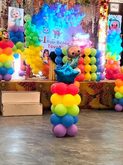 A closer look at the rainbow balloon pillars for the Cocomelon theme. Each pillar is topped with a character from the show, adding to the fun and immersive experience.