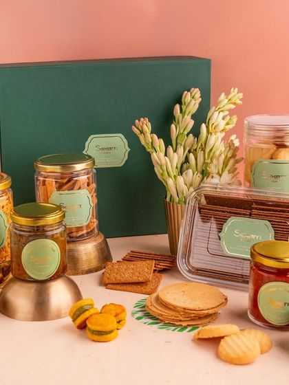 Chai, gupshup, and snacks to match. My Chai & Gupshup Hamper brings comfort and conversation together with a curated selection of tea-time treats, perfect for gifting.