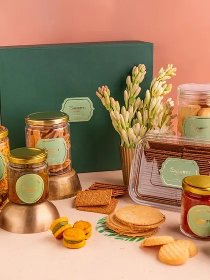 Chai, gupshup, and snacks to match. My Chai & Gupshup Hamper brings comfort and conversation together with a curated selection of tea-time treats, perfect for gifting.