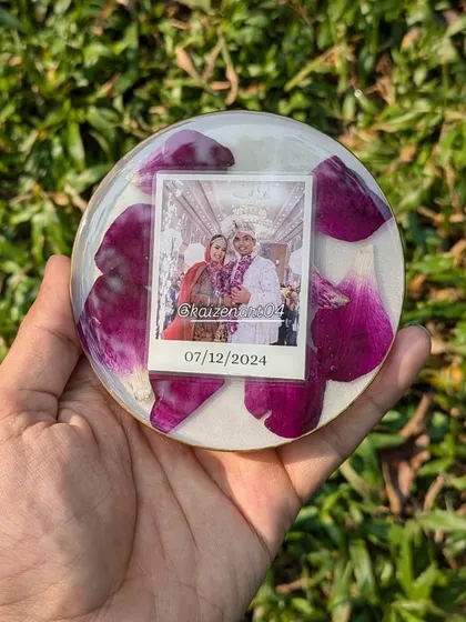 A small and cute way to preserve your wedding flowers. This 4-inch circular piece includes a polaroid-style photo surrounded by beautiful purple petals.