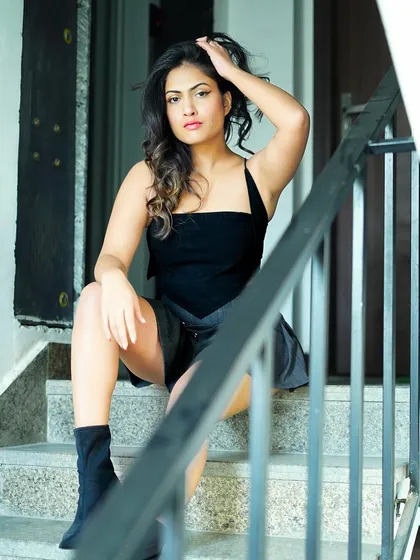 Using the railing as a framing device, this portrait on the stairs has a relaxed yet posed feel. It's a versatile shot that shows off the full outfit while maintaining a strong connection with the model's gaze.