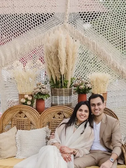 This dreamy boho-mehendi lunch was all about soft neutrals, the delicate texture of pampas grass, and the intricate magic of macramé. We created a serene, earthy, and intimate setting where the couple could relax and celebrate in a blissful atmosphere.