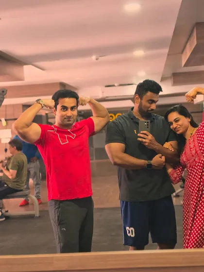More flexing with the family. A little friendly competition is always good for motivation.