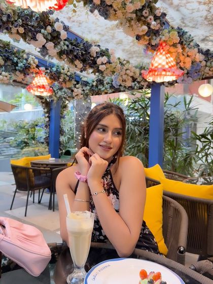 A happy, smiling shot from my cafe visit.