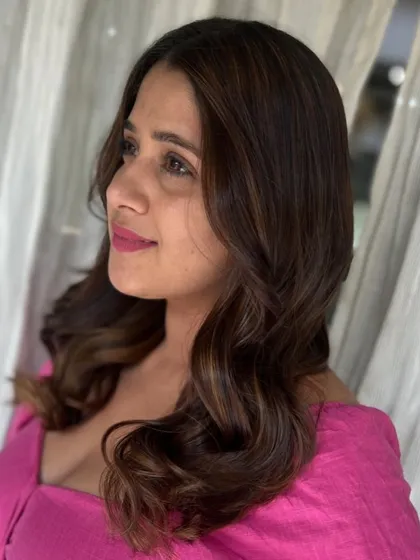 A side profile of this sweet caramel swirl. The colour brings warmth to her complexion, and the soft waves are elegant and timeless.