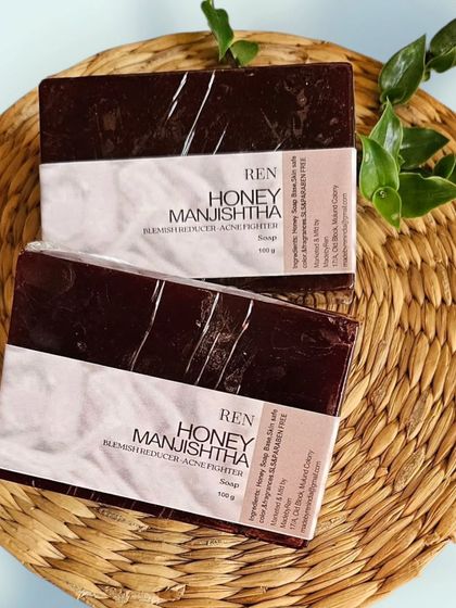 Another look at the Honey Manjishtha soap, a customer favorite for achieving a natural glow and clearer skin.