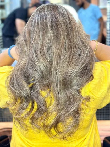 Ash blonde highlights are perfect for a cool, sophisticated look. I carefully placed these highlights to create a natural blend with the base color, resulting in this beautiful, multi-tonal style.