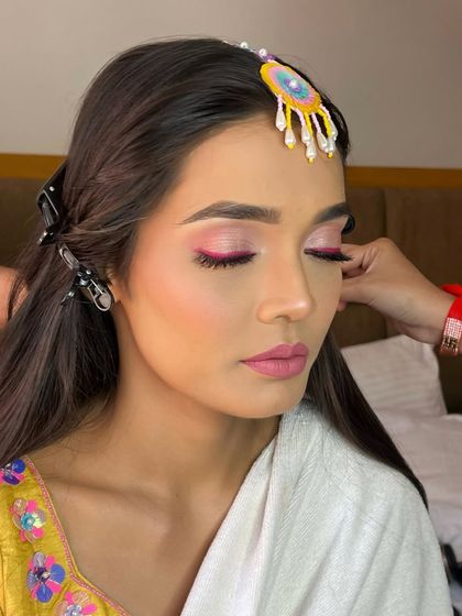 Vibrant Haldi & Mehendi Looks photo 5