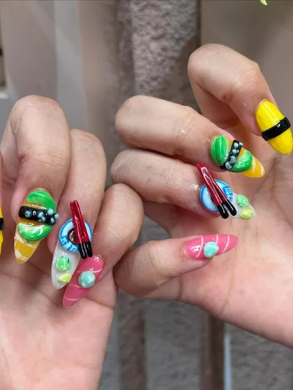 A close-up on the texture and detail of our 3D sushi nails. We use high-quality products to sculpt each element by hand, ensuring your nail art is a true masterpiece.