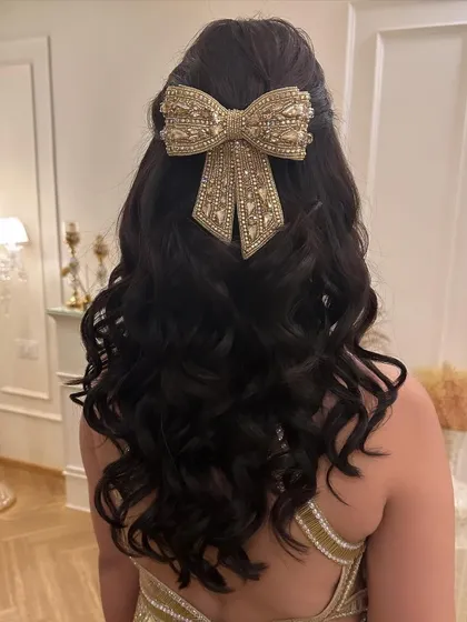 Another look at this stunning bow accessory, which adds so much drama and style to a classic wavy hairstyle.