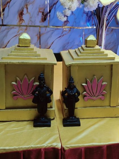 Traditional props used in a Maharashtrian naming ceremony, featuring small idols of Vithoba Rakhumai. I pay close attention to these cultural details to make your event authentic.