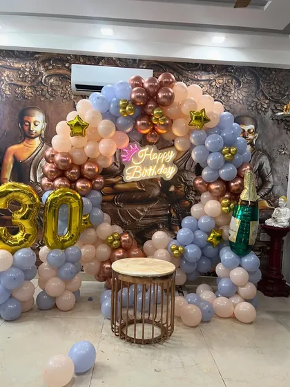 A closer look at the balloon arch with a champagne bottle foil balloon, adding a fun, celebratory touch.