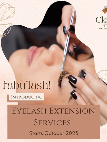 Getting eyelash extensions should be a relaxing experience. Here you can see the careful, precise application process I use to attach each extension, ensuring a comfortable and beautiful result.