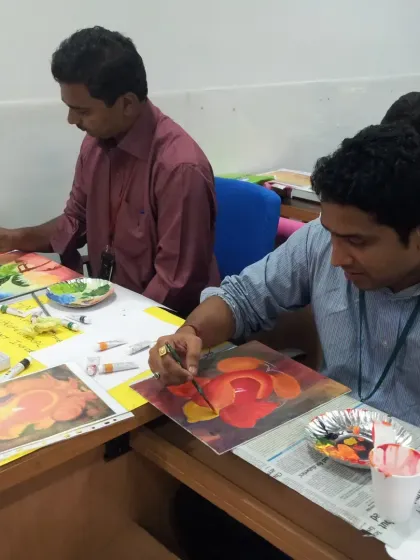 Here you can see employees from Wipro completely absorbed in their floral paintings. The concentration and quiet focus that fills the room during a canvas painting session is a wonderful antidote to a busy workday. This is a great creative outlet for any team.