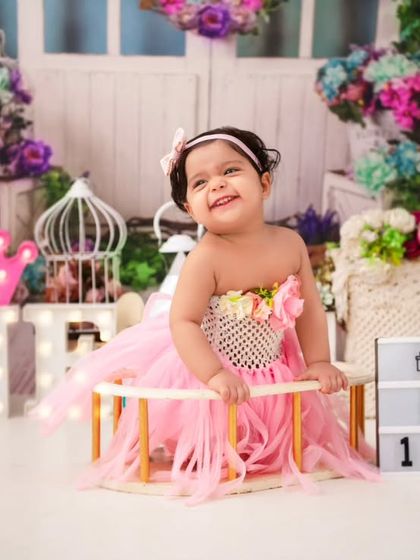 A wider view of the princess-themed first birthday setup. I use props like the light-up crown, birdcages, and floral arrangements to create a magical and enchanting scene.