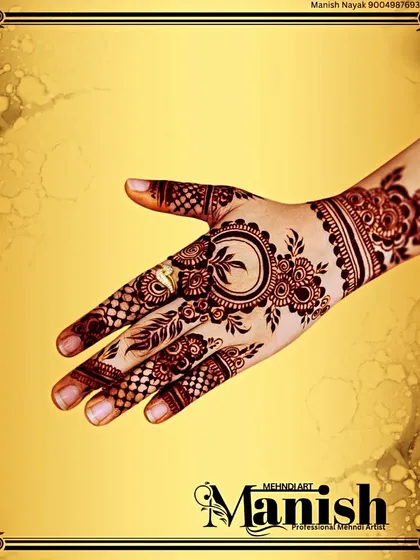 A simple and elegant back-hand design. This style features a central circular motif connected to a pattern on the middle finger, leaving much of the hand open.