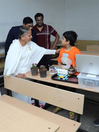 A young innovator explains his project to our esteemed chief guest at RW2024. These interactions are invaluable, giving students exposure and building their confidence to engage with experts.