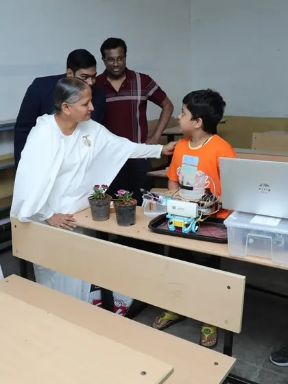 A young innovator proudly explains his project to our esteemed chief guest at RW2024. These interactions provide invaluable experience and inspiration for our students.