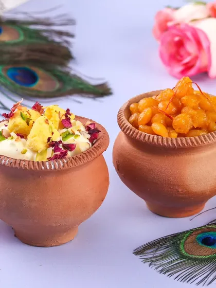 A close-up of our two Matka Cake flavors for Janmashtami: the creamy Rasmalai Matka and the sweet Boondi Matka.