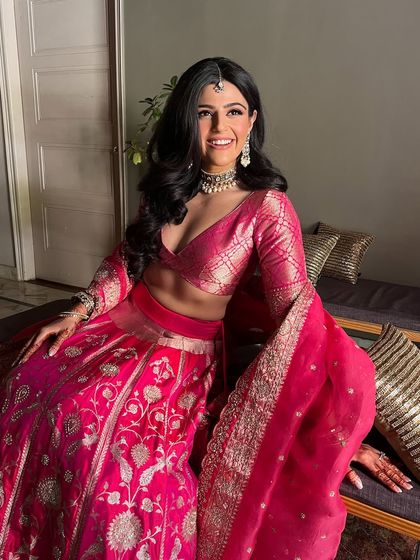 The complete look for my happy bride in pink. The makeup is bright and celebratory, with a focus on radiant skin and eyes that sparkle.