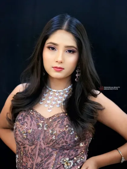 When the makeup hits, the confidence glows louder. This look is perfect for a glamorous evening, with a smokey eye, contoured cheeks, and a statement necklace.