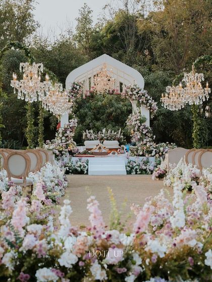 Dreamy Mandaps & Ceremonies photo 17