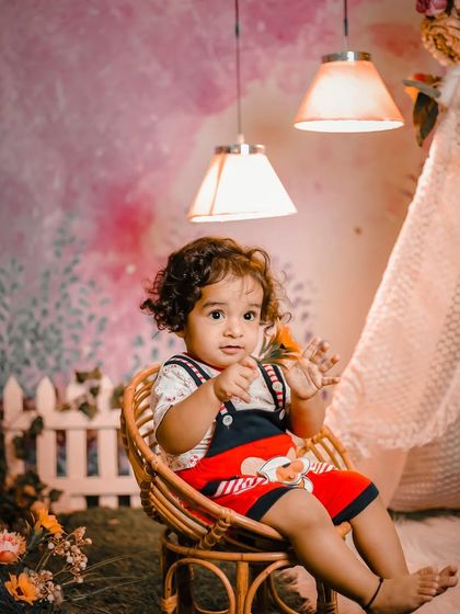 This gallery displays the versatility of our garden and teepee sets. From lush green turf and floral backgrounds to cozy lace teepees and wicker chairs, you can create the perfect indoor "outdoor" shoot.