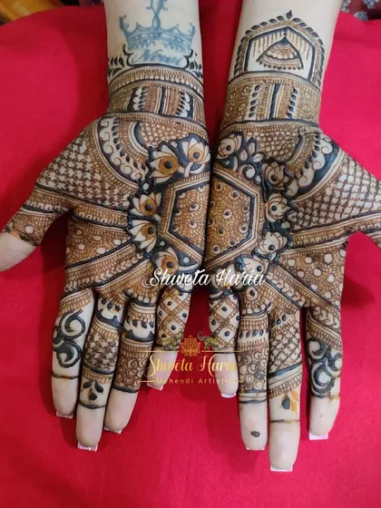 A beautiful and intricate design for a wedding guest. The pattern combines floral mandalas, geometric checks, and traditional dome motifs for a rich and textured look.