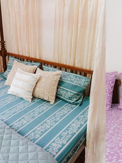 The Yellow Dwelling - Custom Soft Furnishings Cozy Bedrooms: Bedding & Quilts photo 10