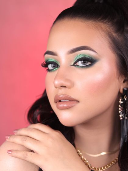 Get ready to dazzle with this green glittery eye makeup. This look combines a dark smokey base with a pop of bright green glitter for a mesmerizing effect.