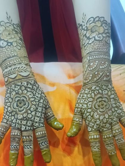 Shaikh Yasmeen - Bridal Mehendi Intricate Floral & Paisley Designs photo 53