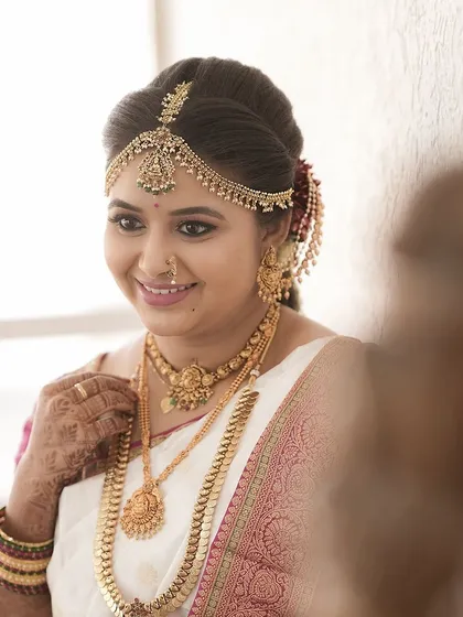 A duplicate of 204, a reflection shot of the bride.