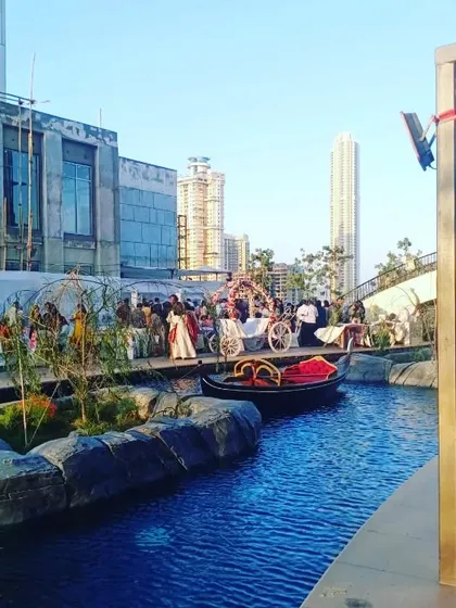 A beautiful daytime wedding setup at a unique waterside venue in Venezia. We provided a fairytale-style carriage decorated with flowers for the couple's entry and arranged guest seating to make the most of the scenic location.