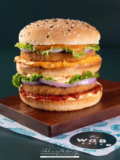 A great burger shot needs to look generous and delicious. I focus on stacking the ingredients perfectly to show off every layer, from the fresh lettuce to the juicy patty. The lighting is set up to highlight the textures, making it look as good as it tastes.