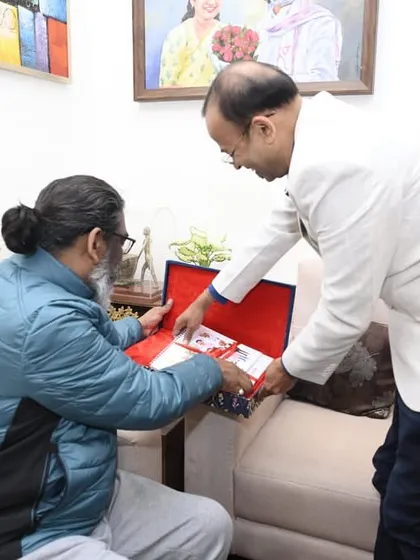 Unboxing a gift for CM Shri Hemant Soren during our meeting.