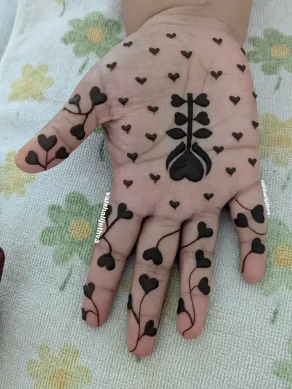 A playful and minimalist design perfect for any occasion. This pattern features a vine of hearts growing up the fingers, with a central heart motif.