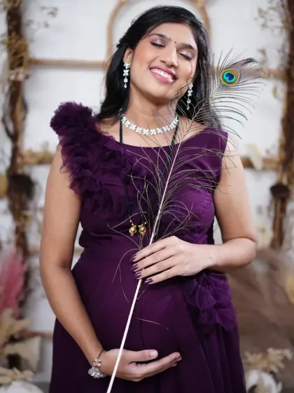 Planning a maternity photoshoot? This elegant purple ruffle gown is a popular choice. I can also help coordinate with makeup artists for a complete package.