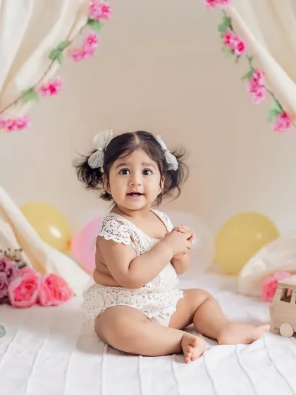 An adorable, curious expression from the birthday girl. These milestone sessions are designed to be comfortable and fun, allowing me to capture a variety of natural and sweet moments.