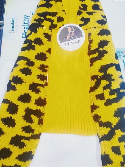 A stylish yellow and black leopard print sweater for the fashionable pup. This knitwear is soft, warm, and perfect for winter.