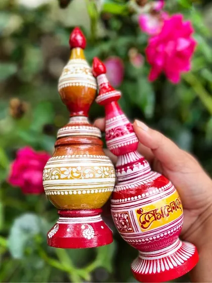 Two distinct styles of custom gachkouto, each hand-painted with intricate designs. We can match the design to your wedding theme or create something completely new for you.
